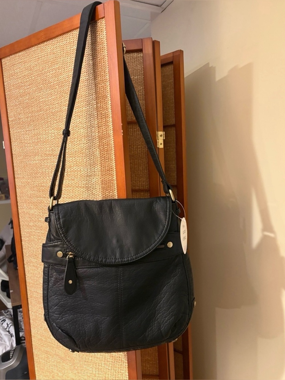 Classic Black Leather Shoulder Bag - Timeless Everyday Style